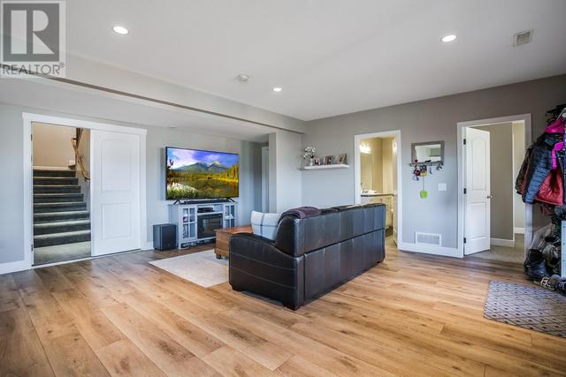 1425 Kendra Crt, House detached with 5 bedrooms, 3 bathrooms and 5 parking in Kelowna BC | Image 31