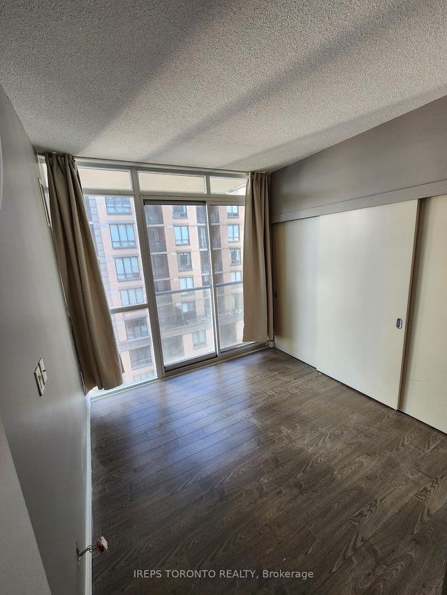 1004 - 126 Simcoe St, Condo with 2 bedrooms, 2 bathrooms and 1 parking in Toronto ON | Image 4