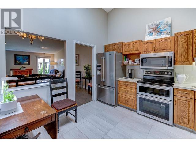 114 - 1885 Parkview Cres, House attached with 3 bedrooms, 2 bathrooms and 4 parking in Kelowna BC | Image 11