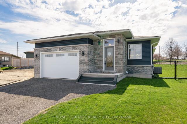 5 Sunridge Crt, House detached with 2 bedrooms, 3 bathrooms and 5 parking in Cramahe ON | Image 1