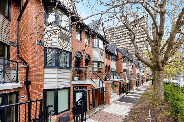 594 - 574 Wellington St W, Townhouse with 2 bedrooms, 2 bathrooms and 1 parking in Toronto ON | Image 1