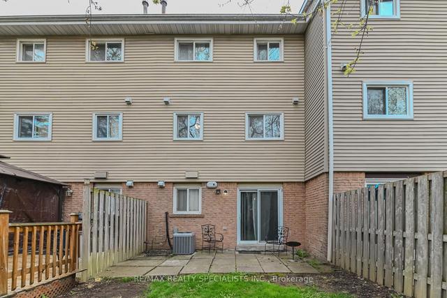 30 Enmount Dr, Townhouse with 3 bedrooms, 2 bathrooms and 2 parking in Brampton ON | Image 32