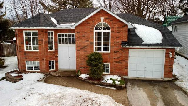 11 Ashton St, House detached with 2 bedrooms, 3 bathrooms and 3 parking in Orillia ON | Image 1
