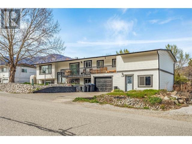 1560 Ponderosa Rd, House detached with 7 bedrooms, 3 bathrooms and 5 parking in West Kelowna BC | Image 2