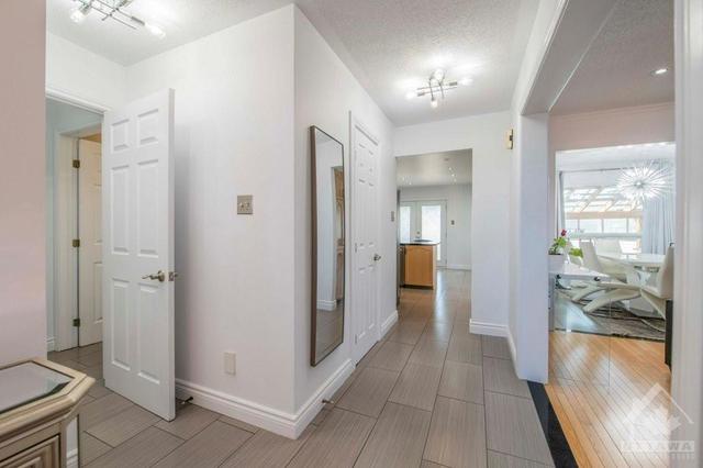 2167 Gardenway Dr, House detached with 5 bedrooms, 4 bathrooms and 4 parking in Ottawa ON | Image 3