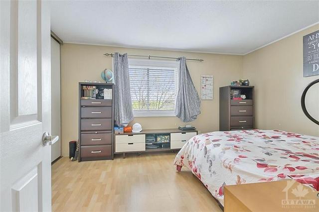 965 Cookshire Cres, Townhouse with 3 bedrooms, 2 bathrooms and 2 parking in Ottawa ON | Image 11