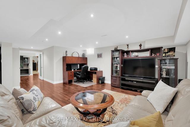209 Vellore Park Ave, House detached with 3 bedrooms, 4 bathrooms and 5 parking in Vaughan ON | Image 15
