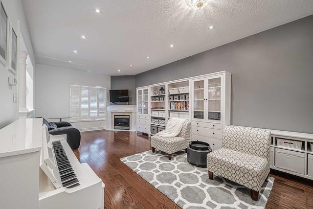 561 Mulock Crt, House attached with 3 bedrooms, 4 bathrooms and 4 parking in Newmarket ON | Image 37