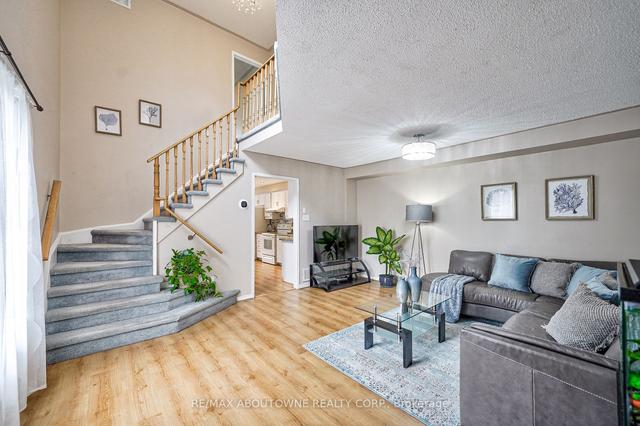 6980 Dunnview Crt, House attached with 3 bedrooms, 3 bathrooms and 3 parking in Mississauga ON | Image 32