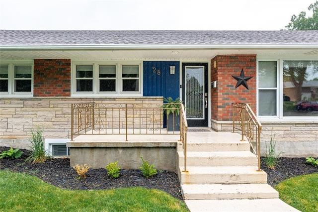 28 West Hampton Rd, House detached with 4 bedrooms, 2 bathrooms and 3 parking in St. Catharines ON | Image 3
