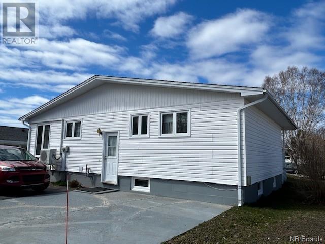 925 Centennial St, House detached with 2 bedrooms, 1 bathrooms and null parking in Bathurst NB | Image 2