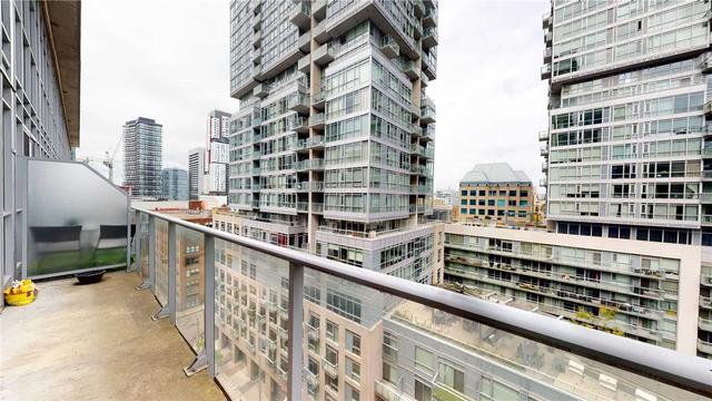 LPH12 - 21 Nelson St, Condo with 1 bedrooms, 2 bathrooms and 1 parking in Toronto ON | Image 9