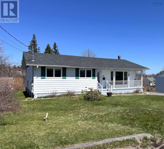 11 Halliday Street, House detached with 4 bedrooms, 2 bathrooms and null parking in Cape Breton NS | Image 2