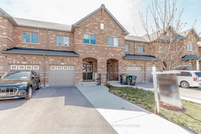 27 Davenfield Cir, House attached with 3 bedrooms, 4 bathrooms and 3 parking in Brampton ON | Image 1