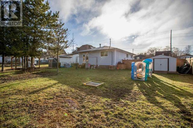 110 Empress Ave S, House detached with 2 bedrooms, 2 bathrooms and null parking in Thunder Bay ON | Image 4