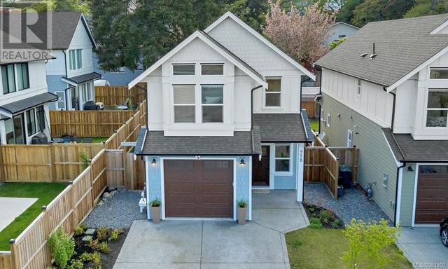4 - 918 Old Esquimalt Rd, House detached with 3 bedrooms, 3 bathrooms and 2 parking in Esquimalt BC | Image 1