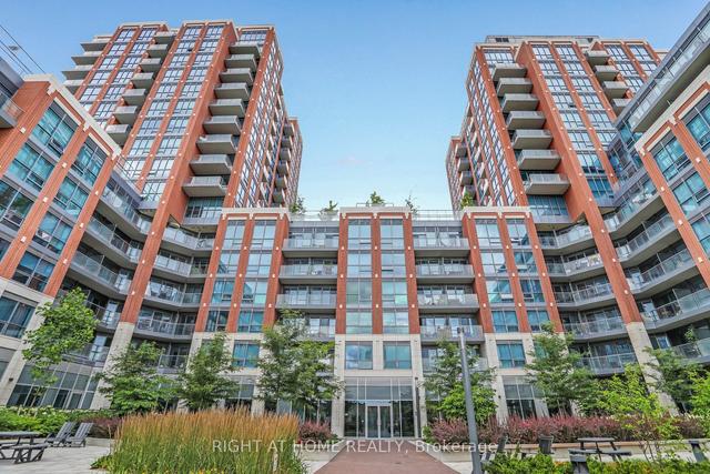 402 - 31 Tippett Rd, Condo with 3 bedrooms, 2 bathrooms and 1 parking in Toronto ON | Image 1