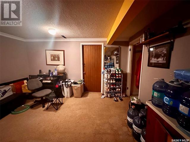 92 Lockwood Rd, House detached with 4 bedrooms, 2 bathrooms and null parking in Regina SK | Image 36