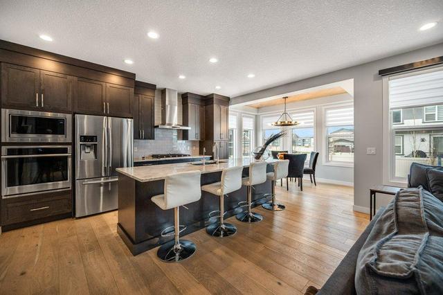 194 West Grove Way Sw, House detached with 4 bedrooms, 3 bathrooms and 2 parking in Calgary AB | Image 8
