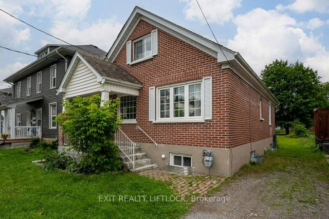 537 Armour Rd, House detached with 2 bedrooms, 3 bathrooms and 1 parking in Peterborough ON | Image 12