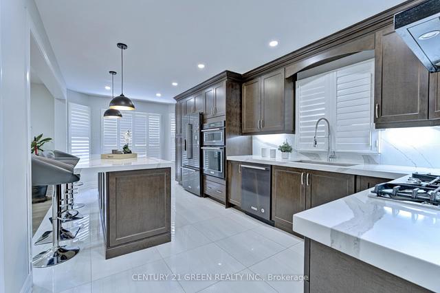 5952 Grossbeak Dr, House detached with 5 bedrooms, 5 bathrooms and 5 parking in Mississauga ON | Image 3
