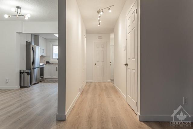 73 Hadley Cir, Townhouse with 4 bedrooms, 2 bathrooms and 1 parking in Ottawa ON | Image 8