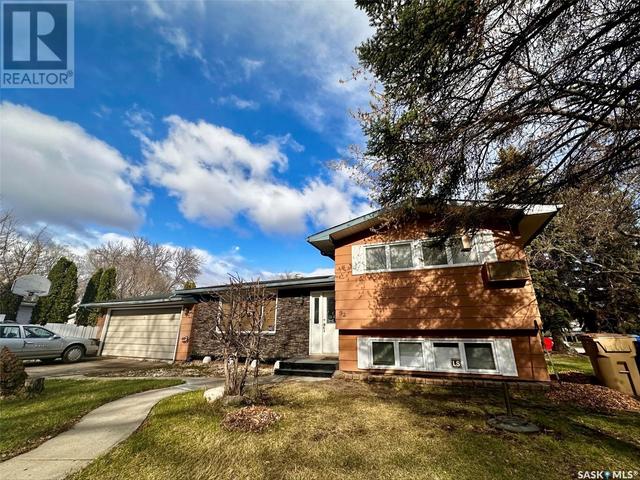 92 Lockwood Rd, House detached with 4 bedrooms, 2 bathrooms and null parking in Regina SK | Image 2