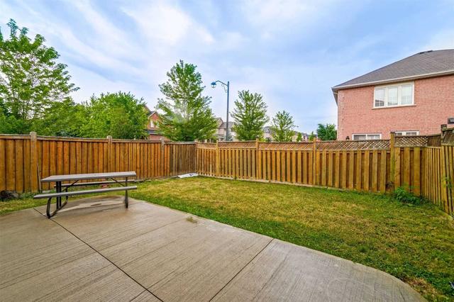 363 Krotone Cres, House semidetached with 3 bedrooms, 3 bathrooms and 4 parking in Mississauga ON | Image 17