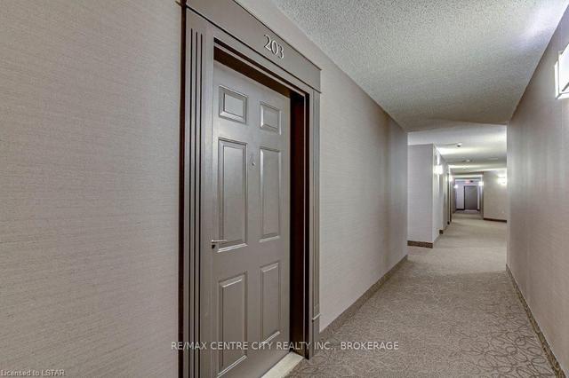 203 - 549 Ridout St N, Condo with 2 bedrooms, 2 bathrooms and 1 parking in London ON | Image 24