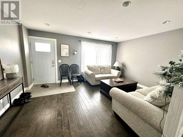 8505 74 Street, House detached with 3 bedrooms, 3 bathrooms and null parking in Fort St. John BC | Image 3