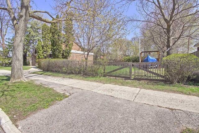85 Wynn Rd, House detached with 5 bedrooms, 2 bathrooms and 5 parking in Toronto ON | Image 33
