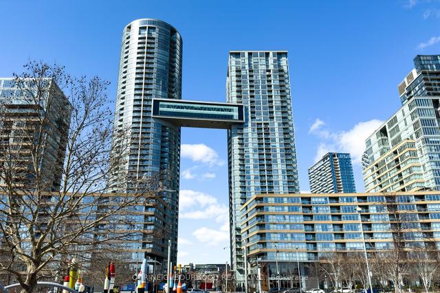 3901 - 15 Iceboat Terr, Condo with 1 bedrooms, 1 bathrooms and 0 parking in Toronto ON | Image 12