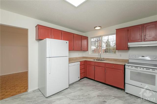5 - 1661 Heron Rd, Townhouse with 3 bedrooms, 2 bathrooms and 1 parking in Ottawa ON | Image 13