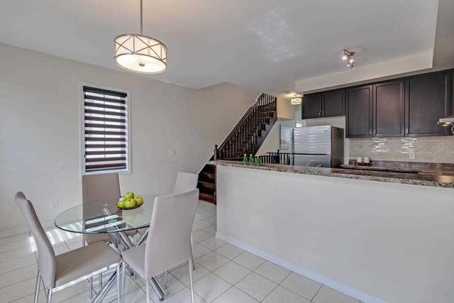 58 Soccavo Cres, Townhouse with 3 bedrooms, 3 bathrooms and 2 parking in Brampton ON | Image 7