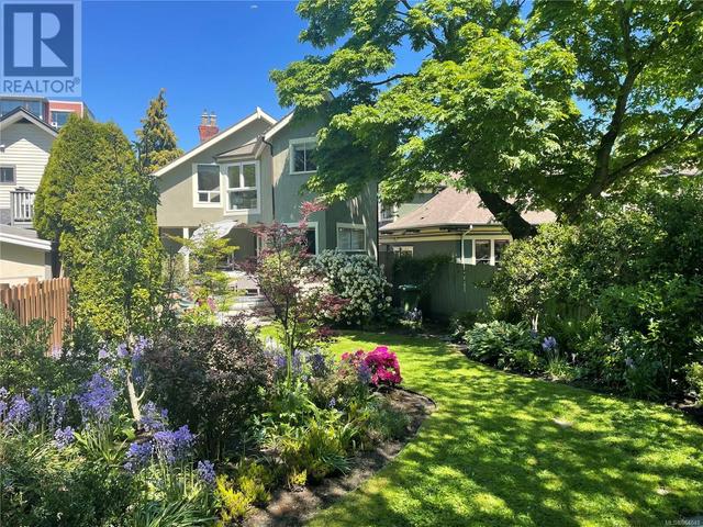 947 Meares St, House detached with 4 bedrooms, 3 bathrooms and 2 parking in Victoria BC | Image 33