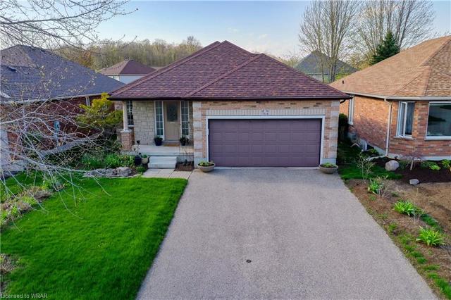564 Killbear Crt, House detached with 2 bedrooms, 2 bathrooms and 4 parking in Waterloo ON | Image 1