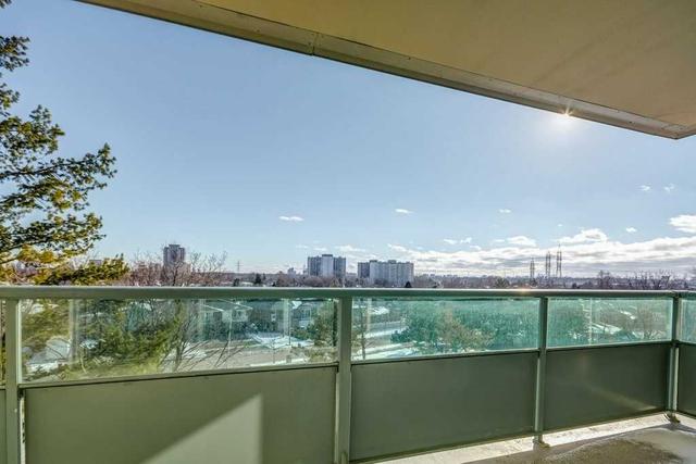 506 - 44 Longbourne Dr, Condo with 1 bedrooms, 1 bathrooms and 1 parking in Toronto ON | Image 2