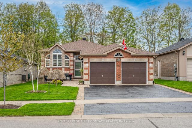 112 Crompton Dr, House detached with 3 bedrooms, 3 bathrooms and 4 parking in Barrie ON | Image 1