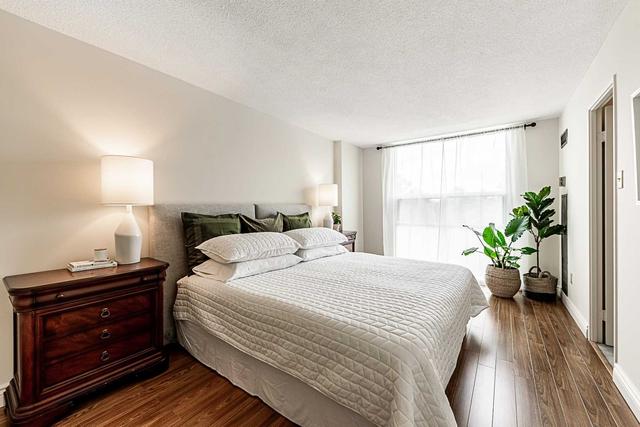 401 - 40 Harding Blvd, Condo with 2 bedrooms, 2 bathrooms and 2 parking in Richmond Hill ON | Image 7
