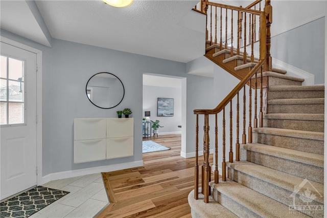 22 Fernbrook Pl, House detached with 3 bedrooms, 3 bathrooms and 6 parking in Ottawa ON | Image 5