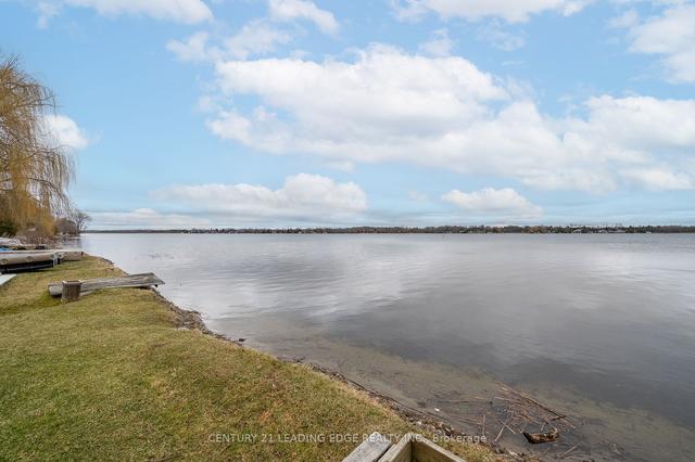 32 Beach Rd, House detached with 2 bedrooms, 1 bathrooms and 6 parking in Kawartha Lakes ON | Image 1