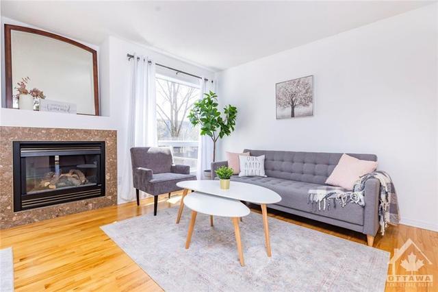 2066 Avenue P Ave, Townhouse with 3 bedrooms, 3 bathrooms and 3 parking in Ottawa ON | Image 6