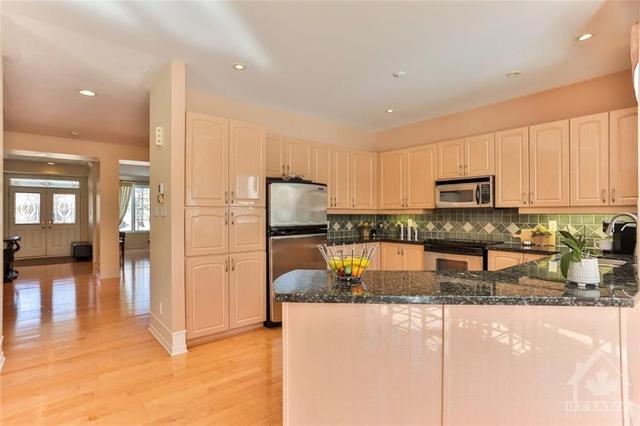 2137 Valenceville Crescent, House detached with 4 bedrooms, 4 bathrooms and 4 parking in Ottawa ON | Image 11