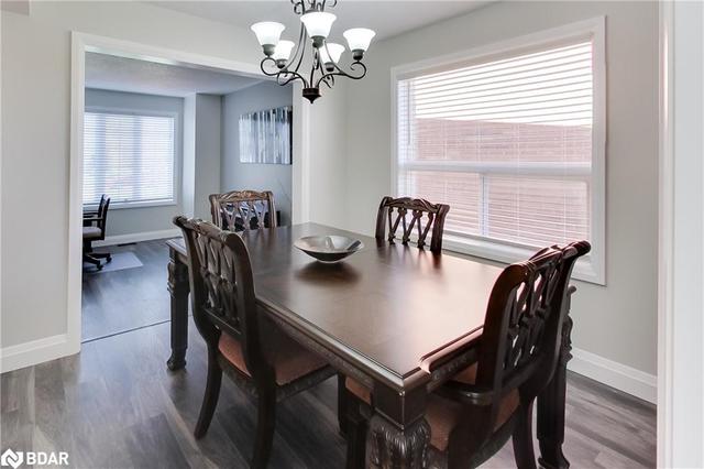 19 Sherwood Crt, House detached with 3 bedrooms, 2 bathrooms and 6 parking in Barrie ON | Image 15