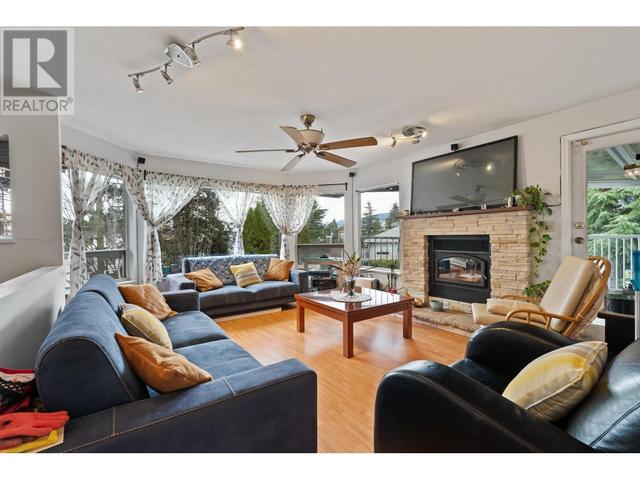 332 St. Patrick's Ave, House detached with 3 bedrooms, 3 bathrooms and 3 parking in North Vancouver BC | Image 4