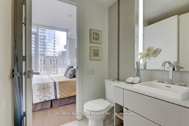 603 - 101 Peter St, Condo with 1 bedrooms, 1 bathrooms and 0 parking in Toronto ON | Image 2