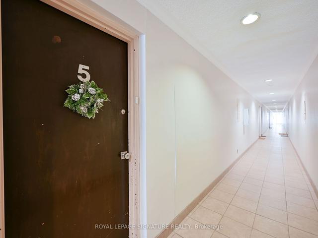 5 - 40 Rabbit Ln, Townhouse with 3 bedrooms, 2 bathrooms and 1 parking in Toronto ON | Image 12