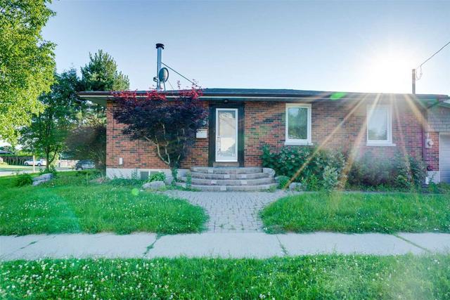 230 Elizabeth St, House detached with 3 bedrooms, 1 bathrooms and 2 parking in Oshawa ON | Image 1