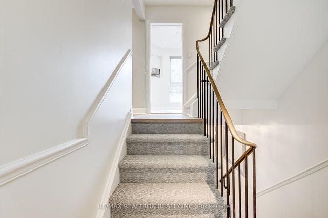 47 Laurie Shepway, Townhouse with 3 bedrooms, 2 bathrooms and 1 parking in Toronto ON | Image 2