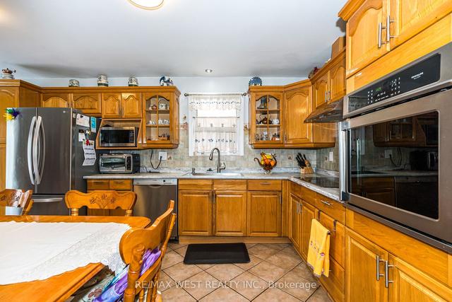579 Rustic Rd, House detached with 3 bedrooms, 2 bathrooms and 12 parking in Toronto ON | Image 37